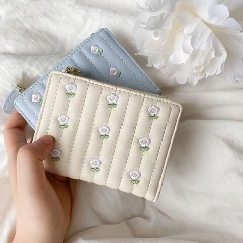 PU Leather Short Wallet New Mini Zipper Money Bag Solid Color Flower Card Holders Girl Aesthetic Wallets For Women, Korean Wallet Aesthetic, Dompet Aesthetic, Wallets For Women Aesthetic, Cute Wallet Aesthetic, Korean Wallet, Aesthetic Wallet, Wallet Aesthetic, Zipper Flowers