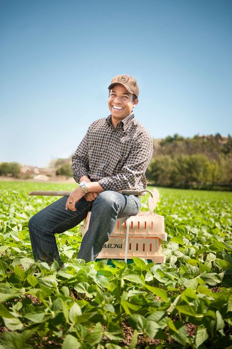 Editorial photographer in Los Angeles. Portraits. Farm Editorial, Agriculture Photography, Agriculture Design, Strong Composition, Photography Assignments, Editorial Photoshoot, Urban Farmer, Portrait Editorial, Environmental Portraits