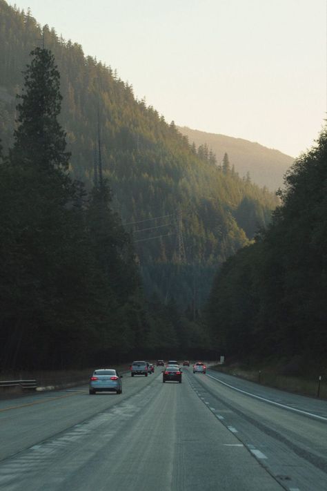 Road Trip Aesthetic Mountains, Seattle Travel Aesthetic, Nature Adventure Aesthetic, West America Aesthetic, Midwest College Aesthetic, Seattle Living Aesthetic, Adventure Asethic, Road-trip Aesthetic, Stick Season Wallpaper