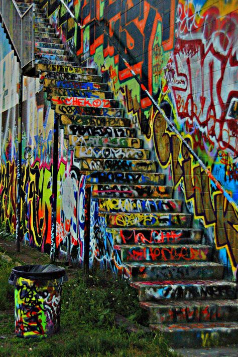 graffiti wall in Seattle- Why have I always loved street art so much? Oh yeah cuz it is damn awesome Graffiti Staircase, Graphiti Street Aesthetic, Seattle Graffiti, Wall Stairs, City Graffiti Aesthetic, Graffiti In The City, Physical Graffiti, Graffiti On Wall Street Artists, Graffiti Tagging