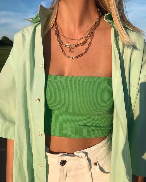 Clara Schroeder on Instagram: “💚✨” Mode Ootd, Modieuze Outfits, Mein Style, Outfit Aesthetic, Mode Inspo, Green Shirt, Up Girl, Looks Vintage, Spring Summer Outfits