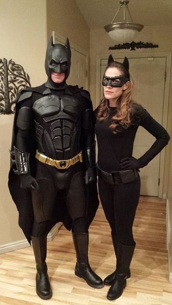 Batman Costume - complete instructions included, Because you never know when you will need to bring out your inner Batman. Batman Et Catwoman, Diy Fantasia, Teenage Halloween Costumes, Couples Costumes Creative, Funny Couple Costumes, Batman Costumes, Best Couples Costumes, Superhero Halloween, Julie Newmar