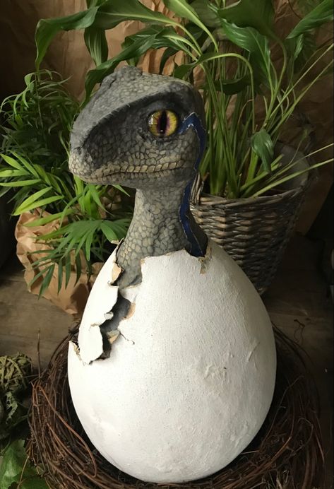 Dinosaur Egg Nest Diy, Papier Mache Dinosaur, Paper Mache Dinosaur, Fête Jurassic Park, Jurassic World Wallpaper, Dinosaur Baby Shower Theme, Dinosaur Projects, Jurassic Park Party, Tire Art