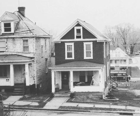 These Before-and-After Front Porch Remodels Are Incredible 1910 House Exterior, 1920 Farmhouse Exterior, 1900s Farmhouse Exterior, 1910 Farmhouse, 1900s Farmhouse, Closed In Porch, 1910 House, Small Colonial, Front Porch Remodel