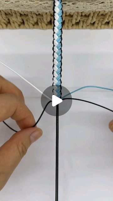 Fly Line Bracelet Diy, Braclete Pattern String, 4 String Bracelet Pattern, Easy Friendship Bracelets Tutorial, Bracelet Ideas String, Easy Bracelet Patterns, Hemp Bracelet Tutorial, Easy Bracelets, Bracelet Making Tutorial