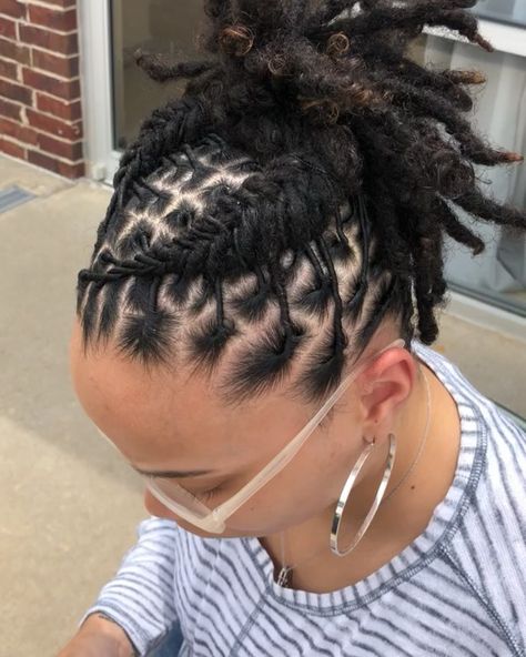 SWIPE (😍😍) #womenwithlocs #womenlocstyles #locs #locstyles #locstylesforwomen #locstylesformen #healthylocs #locd #naturalhairstyles… Short Dread Styles, Short Dreadlocks Styles, Dreads Styles For Women, Short Dreads, Blonde Dreads, Natural Dreads, Dreadlock Hairstyles For Men, Beautiful Dreadlocks, Short Locs Hairstyles