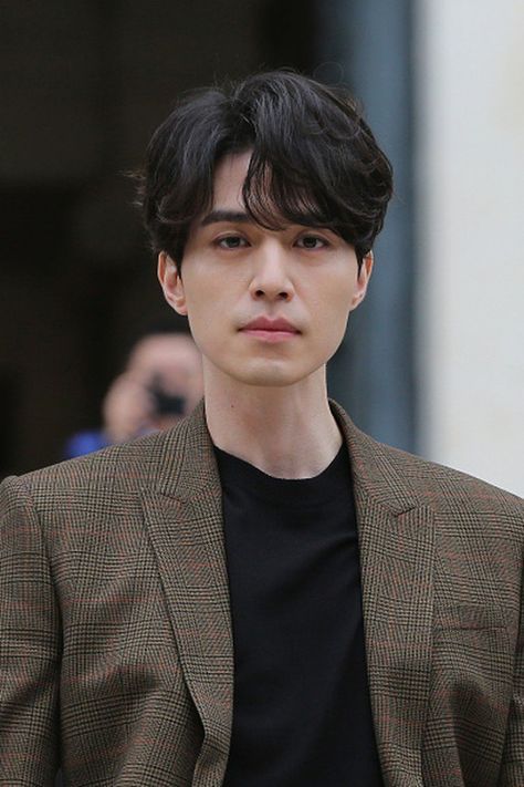 Lee Dong Wook makes heads turn with his 'Goblin' aura at Paris fashion show https://www.allkpop.com/article/2017/10/lee-dong-wook-makes-heads-turn-with-his-goblin-aura-at-paris-fashion-show Lee Dong Wook Wallpaper, Mens Perm, Korean Men Hairstyle, Asian Haircut, Asian Men Hairstyle, Dong Wook, Lee Dong Wook, Trending Haircuts, Permed Hairstyles