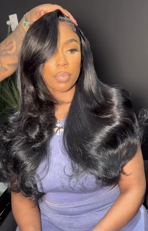 Kash Doll Layered Hair, Layered Side Part Wig With Curls, Layered Wig Hairstyles, Kash Doll Hair, Kash Doll Hairstyles, 25th Birthday Nails, Side Part Layers, Fall Wigs, Blonde Hair Red Lips