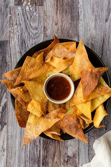 Buffalo Tuna, Chips In The Air Fryer, Deep Fried Wontons, Baked Wontons, Easy Finger Foods, Wonton Chips, Fried Wontons, Chips And Dip, Finger Foods Easy