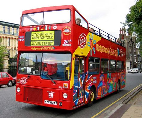 London: Commute on a sightseeing bus Manchester Buses, London Sightseeing, Big Red Bus, London Tours, Sightseeing Bus, Bus Tour, London Attractions, Paris Trip, Red Bus