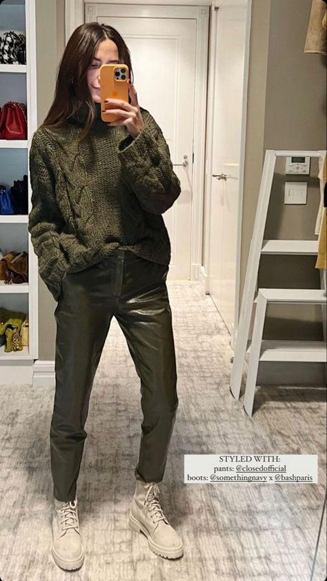 Arielle Charnas Style 2022, Arielle Charnas Winter Style, Arielle Charnas Style, Arielle Charnas, Street Style Winter, Green Pants, Looks Style, Winter Fashion Outfits, Fall Winter Outfits