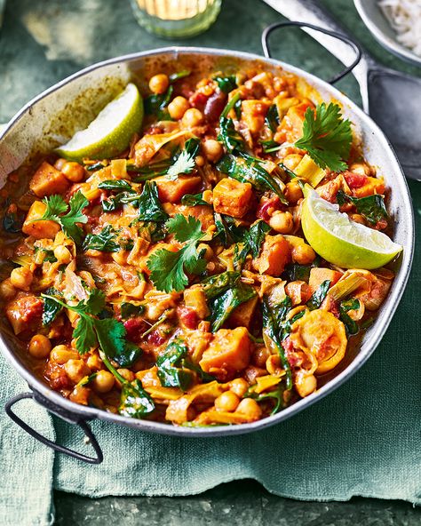 Potato Chickpea Curry, Potato And Chickpea Curry, Chickpea Potato, Sweet Potato Chickpea Curry, Potato Chickpea, Chickpea Curry Recipe, Pasta Vegetariana, Sweet Potato Curry, Vegetarian Curry