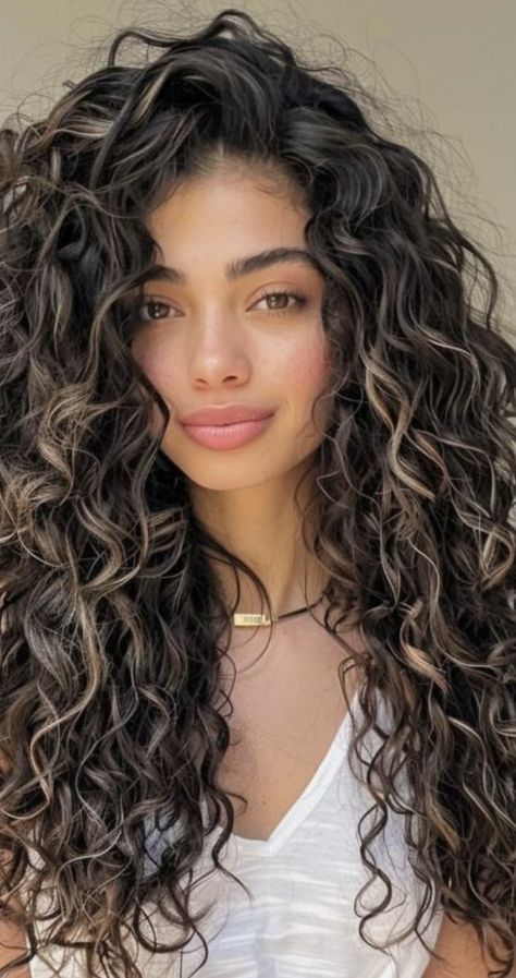 Curl Hair With Highlights, 2b Hair Highlights, Dimensional Brunette Curly Hair, Curly Hair Color Ideas Balayage Curls, Long Curly Hair Wedding, Curly Hairstyles Dyed, Curly Perm Before And After, Curl Highlights, Latina Curls