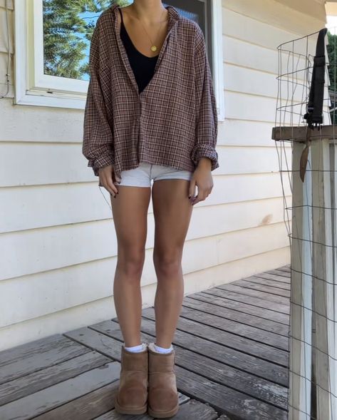 Outfit Ideas Summer Night Out, Kristin Marino Outfits, Cute Day Time Outfits, Sunroom Concert Outfits, Cool Comfy Outfits Summer, December Beach Outfits, Outfits With Crutches, Cute Camping Outfits Summer Casual, Humid Outfit Ideas