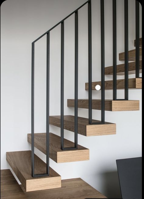 Modern Rustic Staircase Ideas, Stairwell Design, Staircases Ideas, Modern Staircase Railing, Modern Staircase Design, Modern Staircases, Balustrade Design, Metal Stair Railing, Interior Stair Railing