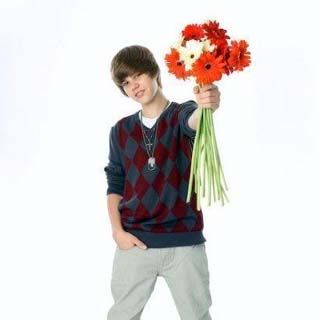 I WISH!!!!! Justin Bieber 2009, Justin Bieber My World, جاستن بيبر, Justin Bieber Photoshoot, Justin Bieber Funny, Justin Bieber Baby, Justin Bieber Images, Giving Flowers, Funny Poses