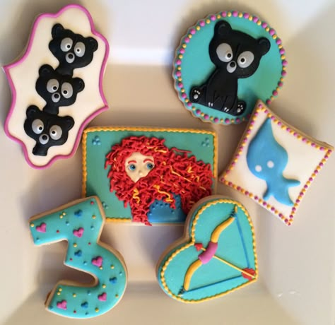 Brave/Merida Cookies Merida Cupcakes, Pixar Cookies, Brave Cookies, Brave Birthday Cakes, Brave Cake, Merida Aesthetic, Merida Party, Merida Birthday Party, Brave Cakes