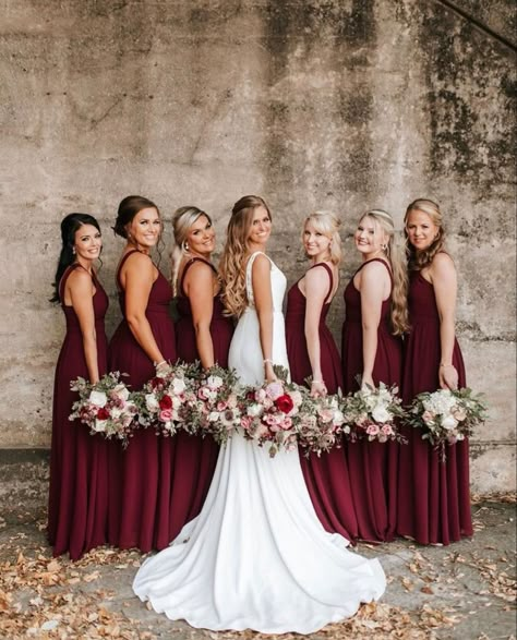 Burgandy Bridesmaids Dress, November Wedding Colors, Burgundy Wedding Theme, Maroon Bridesmaid, Wine Bridesmaid Dresses, Maroon Bridesmaid Dresses, Bridesmaid Poses, Red Wedding Theme, Maroon Wedding