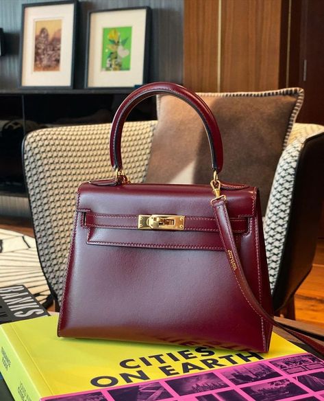 Hello: I am a commodity supplier in China add me whatsapp+852 67626849 Burgundy Kelly Bag, Hermes Crocodile Bag, Hermes Ostrich, Hermes Crocodile, Kelly Hermes, Hermes Picotin, Communication Center, Vintage Kelly, Dream Bags