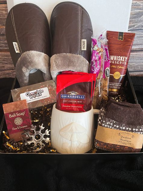 This versatile box is specially curated with all the essentials to make the man in your life feel loved, cozy and appreciated. Warm their toes, their stomach and their heart all with one box. This collection is available with black or brown slippers. All items will be coordinated based on this selection. This box makes an especially great gift for your Husband, boyfriend, son or dad!   GIFT BOX INCLUDES: ♥ Memory Foam Slippers ♥ Ceramic mug ♥ Cozy socks ♥ Beverage Selection ♥ 2 Nonni's Salted Caramel Biscotti ♥ Chocolate Works Chocolate covered Oreos ♥ Bath & Body Works Full-Size Cream Lotion ♥ Rock Creek Brand Natural Soap  ♥ Multi-Tool Keychain ♥ Items can be packaged in a mailer box or gift basket for an additional fee Please check the photos for contents and message with any questions Gifts On Bed Surprise Boyfriend, Gifts For Him Just Because, Gift For Couples Christmas, Creative Gift Baskets For Men, Mens Gift Baskets, Birthday Baskets For Men, Male Christmas Gifts Ideas, Men Gift Basket Ideas For Him, Boyfriend Christmas Gift Ideas For Him