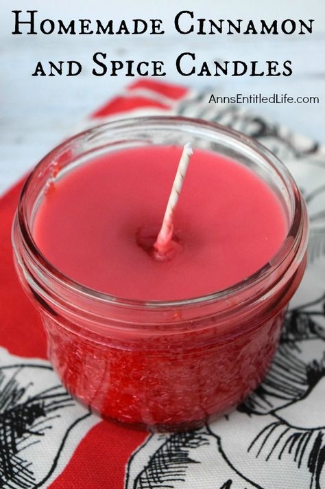 Homemade Cinnamon and Spice Candles. Easily and inexpensively make your own Homemade Cinnamon and Spice Candles! Great for gifts, stocking stuffers, or to scent your own home during the holiday season. These Homemade Cinnamon and Spice Candles are a fun DIY project that yields great results! Homemade Candle Recipes, Lilin Aroma, Homemade Candle, Homemade Scented Candles, Diy Stocking Stuffers, Diy Stockings, Candle Ideas, Food Candles, Pot Pourri