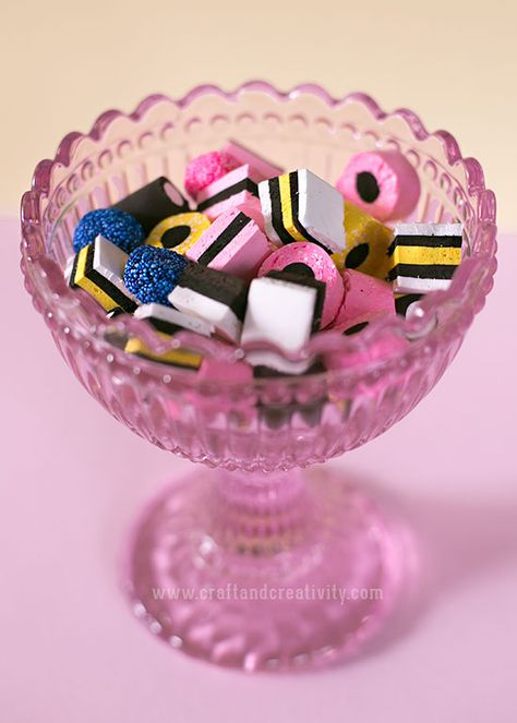 Silk Clay Ideas, Homemade Liquorice, Licorice Allsorts, Cake Pop Tutorial, Craft Ideas Paper, Foam Clay, Hanging Craft Ideas, Fun Summer Crafts, Liquorice Allsorts