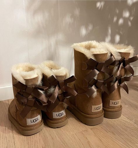 Bailey Boot Uggs Outfit, Uggs With Ribbons, Uggs With Bows On The Back, Mini Bailey Bow Uggs Outfit, Ugg Boots Bow, Bow Uggs Outfit, Bailey Bow Uggs Outfit, 2000s Shoes, Boots With Bows