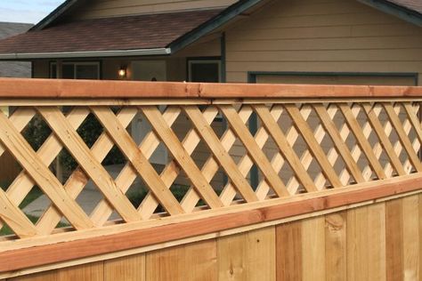 Privacy Fence Toppers: What to Know Before You Buy Fence Topper Ideas, Living Privacy Fences, Fence With Lattice Top, Fence Toppers, Cheap Fence, Lattice Fence, Types Of Fences, Diy Fence, Building A Fence