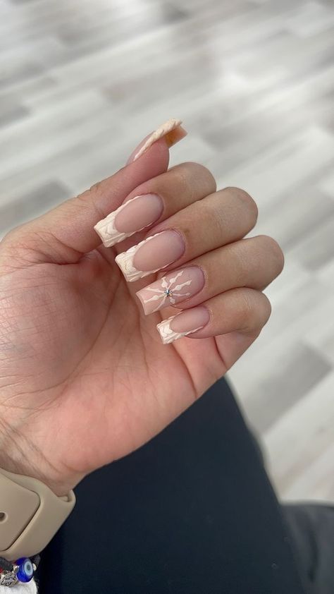 French Tip And Sweater Nails, Sweater Nails With Bling, Winter Nails Beige, Nail Inspo 2023 Christmas, Christmas Nails Knitted, Nail Ideas Sweater, Acrylic Nails Sweater Design, Nails Inspiration Winter Square, Pink Sweater Nail Designs