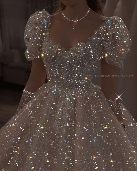 Pretty Quinceanera Dresses, Sparkle Wedding Dress, Stunning Prom Dresses, Cute Dress Outfits, Princess Ball Gowns, Prom Dress Inspiration, Cute Prom Dresses, Pretty Prom Dresses, Fairytale Dress