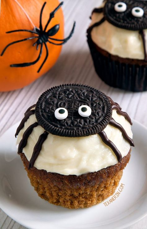 Easy to make spider cupcakes for Halloween with a delicious pumpkin cupcake base and cream cheese frosting! With grain-free, gluten-free, whole grain and all-purpose flour options. Please click through to the recipe to see the dietary-friendly options. Easy Halloween Cupcake Ideas, Spider Cupcakes Halloween, Halloween Cupcake Ideas, Halloween Torte, Halloween Backen, Halloween Food Cupcakes, Spider Cupcakes, Postres Halloween, Resipi Kek