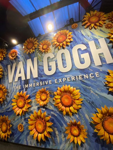 Van Gogh Immersive Experience, School Exhibition, Van Gogh Exhibition, Fest Ideas, Art Classroom Decor, Van Gogh Sunflowers, Space Fashion, Arte Van Gogh, Night At The Museum