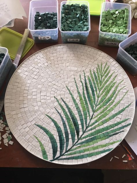 Mosaic Furniture, Mosaic Art Diy, Mosaic Garden Art, Mosaic Art Projects, Mosaic Stained, Mosaic Tile Art, Glass Mosaic Art, Mosaic Flowers, Mosaic Artwork