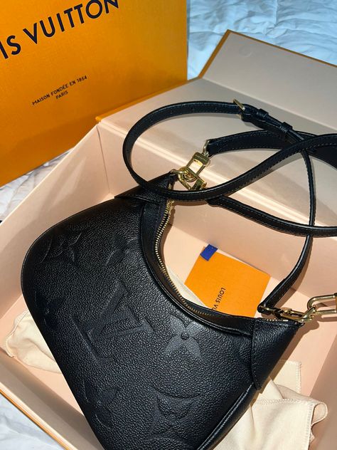 Lv Purse Aesthetic, Bagatelle Louis Vuitton, Lv Handbags Black, Louie Vuttion Bag, Black Lv Bag, Louis Vuitton Black Bag, Lv Bagatelle, Louis Vuitton Bagatelle, Black Louis Vuitton Bag