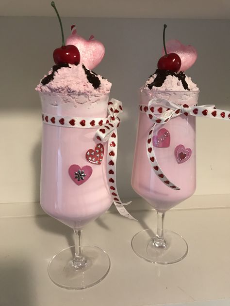 Cute Milkshake, Candy Aesthetic, Kawaii Candy, Fake Bake, Yummy Comfort Food, Pretty Drinks, Cute Desserts, Fake Food, Dessert Drinks