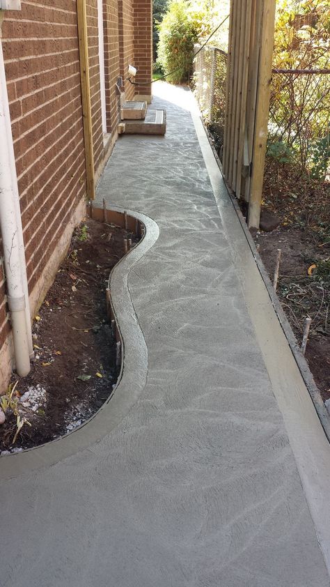 Side House Walkway Ideas, Concrete Path Side Of House, Walkway Fence Ideas, Side Concrete Walkway, Concrete Side Of House, Concrete Sidewalk Around House, Concrete Walkway Around House, Side House Walkway, Sideyard Pathway Walkways