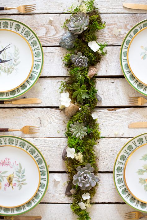 b.Willow designed wedding centerpiece. Moss table-runner with loose succulents, mini terrariums and mica flakes. Diy Succulents Centerpiece, Moss Table Runner, Moss Wedding, Tafel Decor, Succulent Centerpieces, Unique Wedding Flowers, Wedding Floral Centerpieces, Decorations Table, Succulent Wedding