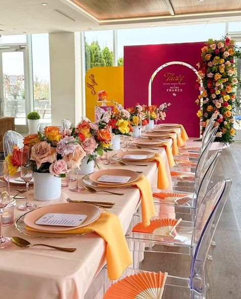 “23 shades of pink” for her 23rd Birthday 🌸 Every girl needs to celebrate their birthday all month long and why not end it with… | Instagram Woman Event Ideas, Women’s Conference Decorations, Pink And Orange Tablescape, Bachelorette Tablescape, Birthday Table Setup, Birthday Tablescape, Event Planers, Modern Graduation Party, Dinner Party Decor