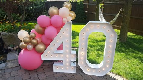 Marquee light rentals are available anywhere in the GTHA. Toronto events have gotten that much more exciting with block letters. The marquee letters will light up all your special events and provide a decor experience that your guests have never seen before. Marquee Lights With Balloons, 40 Marquee Numbers With Balloons, 40 Marquee Numbers, Marquee Letters With Balloons, Light Up Marquee Letters, Marquee Numbers, 40th Birthday Balloons, 40th Anniversary Party, 50th Birthday Party Decorations