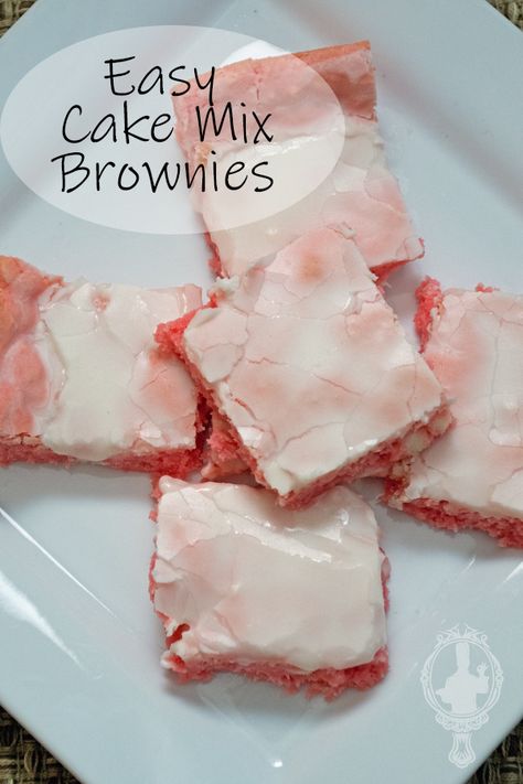 Strawberry Cake Brownie Recipes, Make Brownies From Cake Mix Boxes, Strawberry White Chocolate Brownies, Strawberry Cake Brownies, Strawberry Cake Mix Bars, Strawberry Brownies From Cake Mix Boxes, Easy Strawberry Brownies, Desserts With Strawberry Cake Mix Boxes, Strawberry Cake Mix Desserts Easy