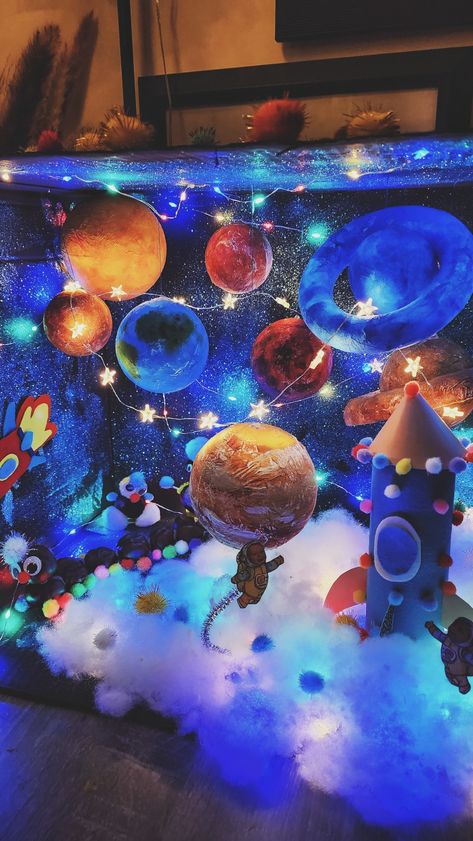 Space Project Ideas Solar System, Planet Decorations Diy, Space Projects Middle School, Science Project Solar System, Planet School Project, Art And Craft Ideas For School Exhibition, Solar Planet Project, Space School Project, Solar System Projects For Kids 3rd