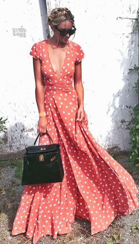 Coral Polka dot Wrap Dress  by Tularosa. Perfect for a day wedding Sukienki Maksi, Áo Blu, Summer Dress Trends, Skirt Diy, Polka Dot Maxi Dresses, Estilo Hippie, Mode Boho, Short Sleeve Maxi Dresses, Spring Summer Dress