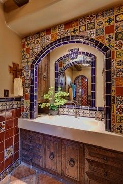 Mexican decor: rustic Mexican Talavera Home Decor Mexican Style, Mexican Bathroom Ideas, Mexican Style Bathroom, Mexican Tile Bathroom, Mexican Style Homes, Spanish Style Bathrooms, Spanish Bathroom, Boho Glam Home, Mexican Bathroom