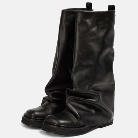 Introducing the Sleek Modern Mid-Calf Leather Slouch Boots, a must-have addition to any fashion-conscious wardrobe for Autumn, Spring, and Winter. The boots feature a distinctive square toe that adds a contemporary edge to the classic Western style. Constructed with a durable rubber outsole and a plush microfiber lining, these boots offer both resilience and luxurious comfort. The boots are distinguished by a solid pattern, exuding an understated elegance that complements a variety of outfits. A unique button closure provides both a secure fit and a stylish detail. The mid-calf height strikes a perfect balance between coverage and chic appeal, while the PU upper material ensures a sleek finish and long-lasting wear. Function meets fashion with features such as anti-odor technology for fres Cool Winter Boots, Saggy Boots, Winter Boots 2024, Winter Shoes Outfit, Winter Shoes 2024, Layered Boots, Slouch Boots Outfit, Flat Boots Outfit, Cute Winter Shoes