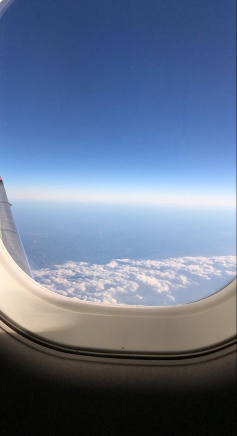 Picture of the sky from the inside of a plane Inside Plane Pictures, Plane Inside, Picture Of The Sky, Sky Wallpaper, A Plane, The Sky, California, Wallpapers, Photo And Video