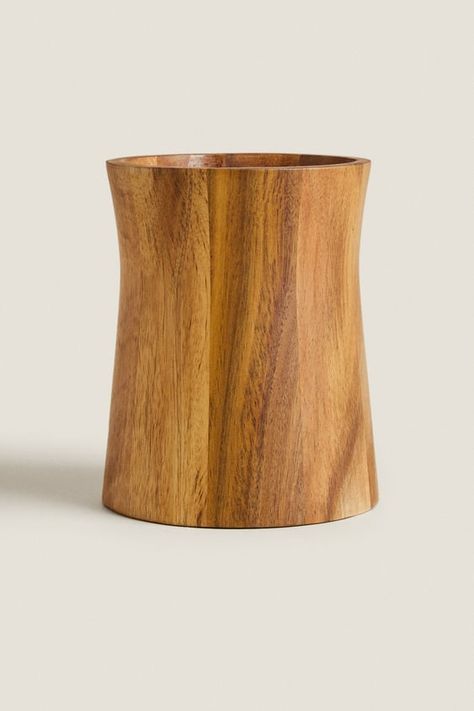 ACACIA UTENSIL HOLDER - Natural | ZARA United States Utensils Organization Ideas, Wood Utensil Holder, La Kitchen, Wooden Utensil Holder, Wooden Kitchen Accessories, Utensil Organizer, Kitchen Accessories Storage, Utensil Drawer, Kitchen Help