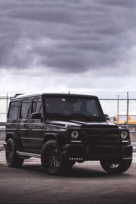 HER PRESENCE IS WOW!!!!!!! Luxious Cars, Black Mercedes, Tmax Yamaha, Luxury Cars Range Rover, مرسيدس بنز, Dream Cars Mercedes, Mercedes G Wagon, Top Luxury Cars, Mercedes Benz G Class