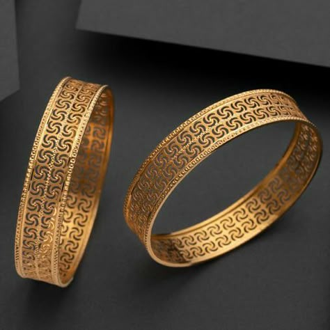 Gold Patla Design For Women, Patla Bangles Gold, Bangals Design In Gold, Kada Designs Gold, Bangle Design Gold, Gold Kada Design For Women, Gold Jewelry Bangles, Gold Bangle Design, Gold Bangle Designs