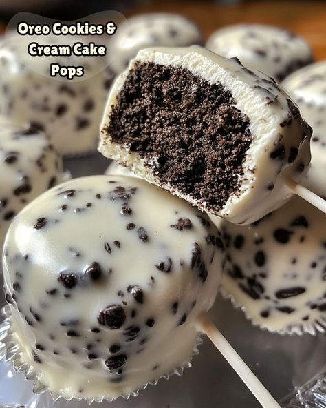 Oreo Cake Pops Recipe, Fancy Cake Pops, Cookies Cream Cake, Cake Pop Flavors, Blue Velvet Cake, Pops Recipes, Oreo Cake Pops, Oreo Frosting, Velvet Cake Recipes