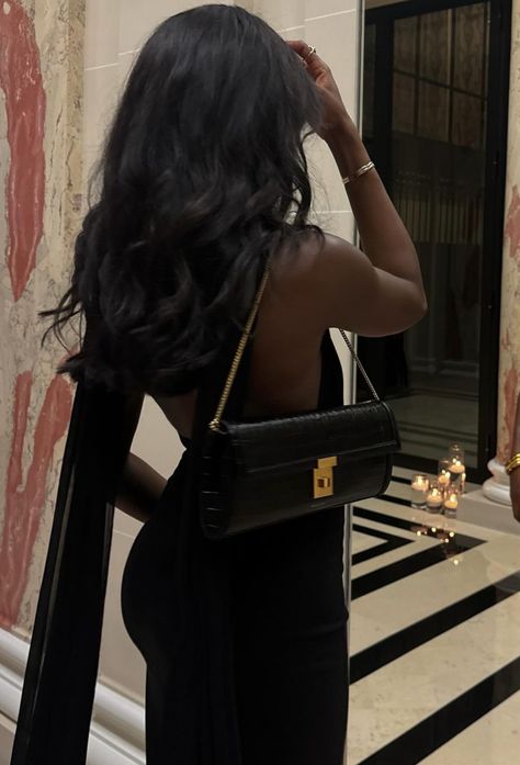 Abundance Black Woman, Rich Black Clean Girl Aesthetic, Black Expensive Aesthetic, Old Money Classy Aesthetic, Faceless Women Aesthetic, Old Money Black Woman Aesthetic, Black Woman Confidence, Black House Wife Aesthetic, Luxury Black Women Aesthetic